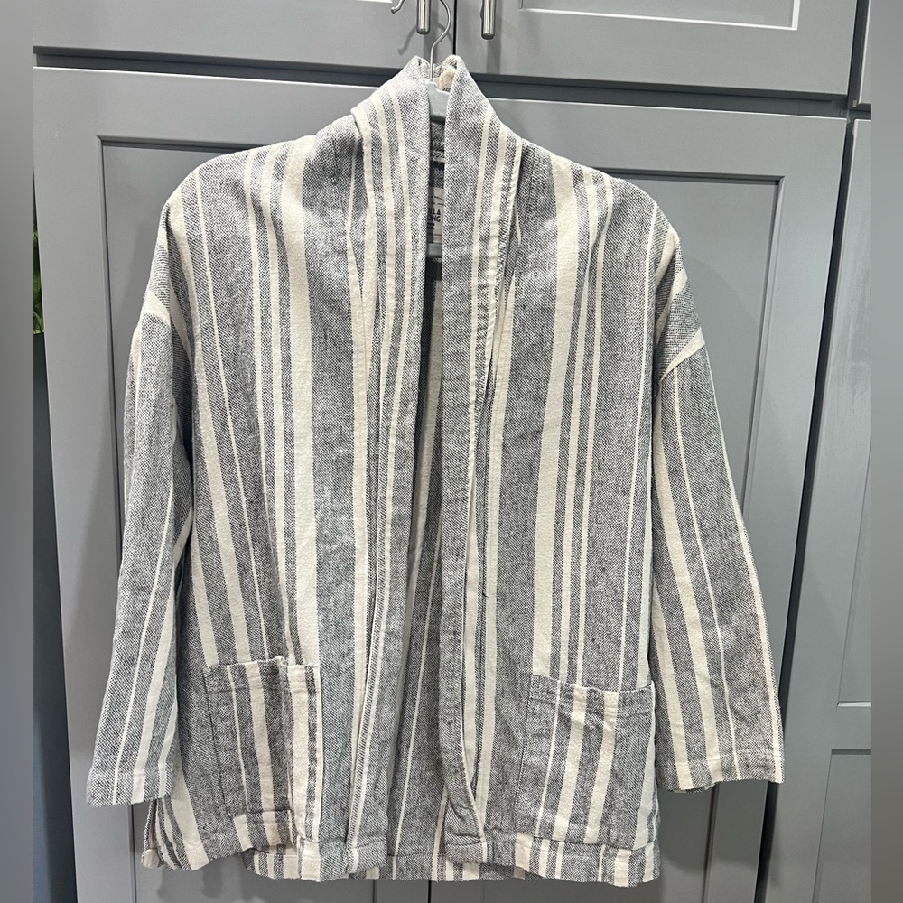 Billabong Gray and White Knit Cardigan
